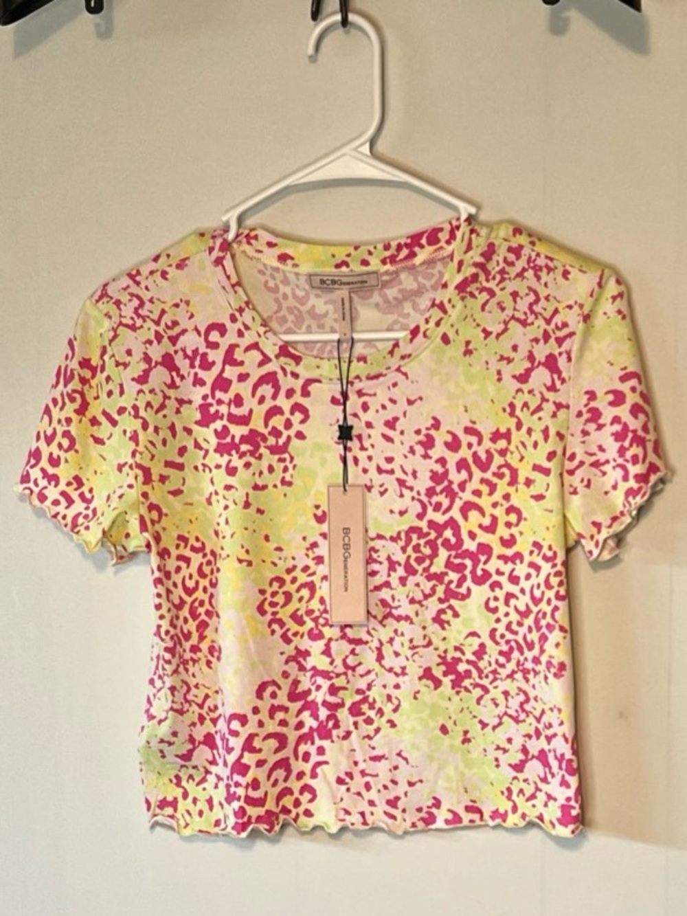 New W/T BCBGeneration Baby Tee Womens Size S Floral Print Crop Top.